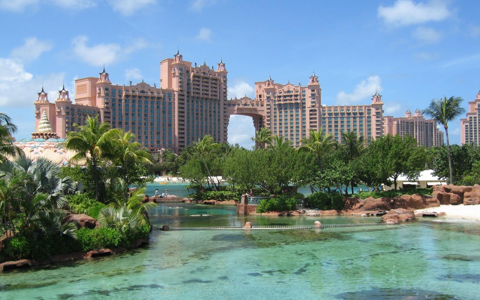 Atlantis Paradise Island Bahamas HDq Wallpaper