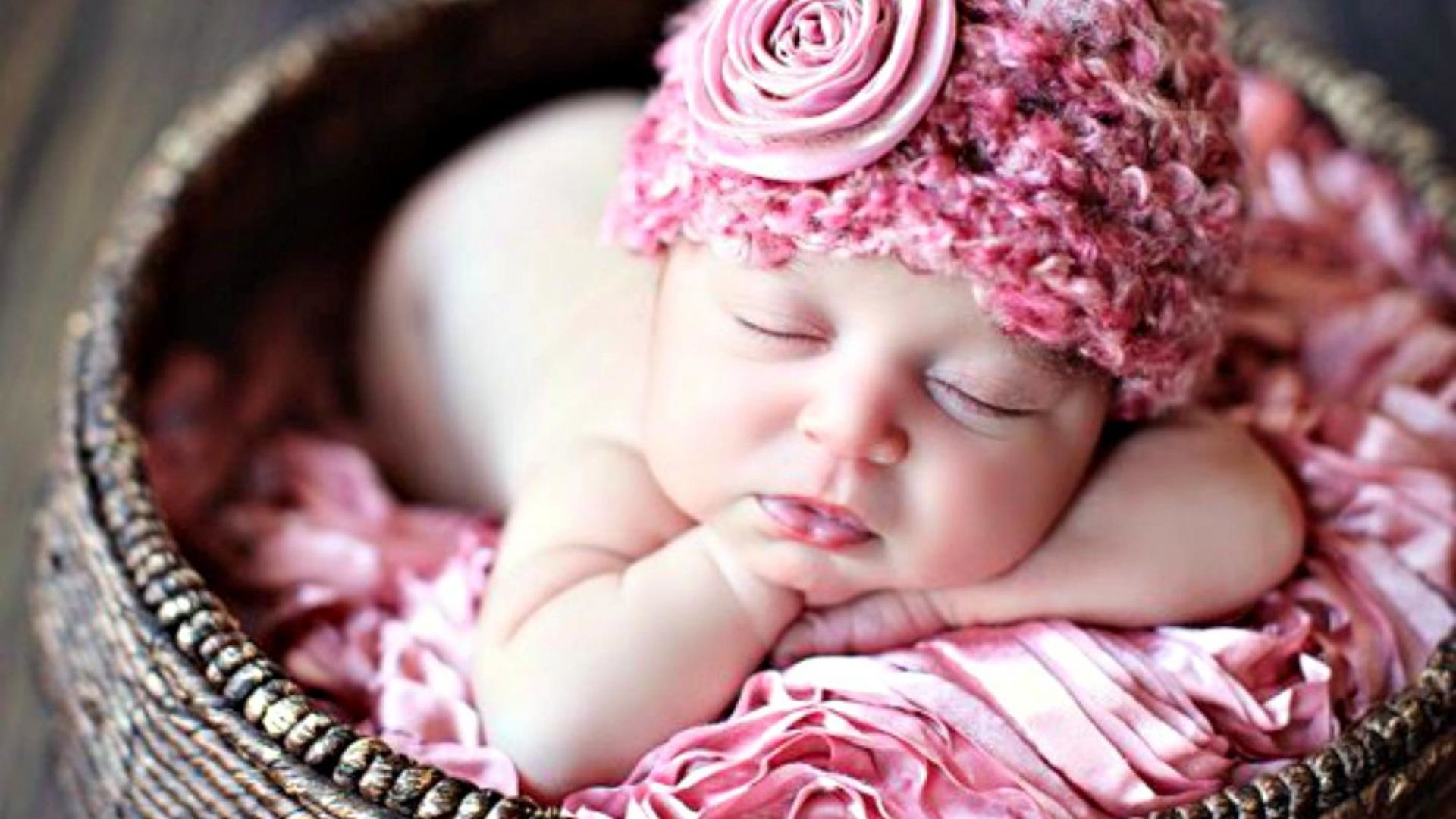 Newborn Baby Wallpaper