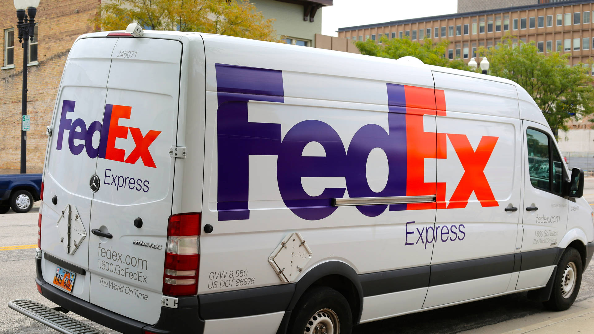 Fedex Express Delivery Van 9t40vf5cpteoj9k7 Wallpaper