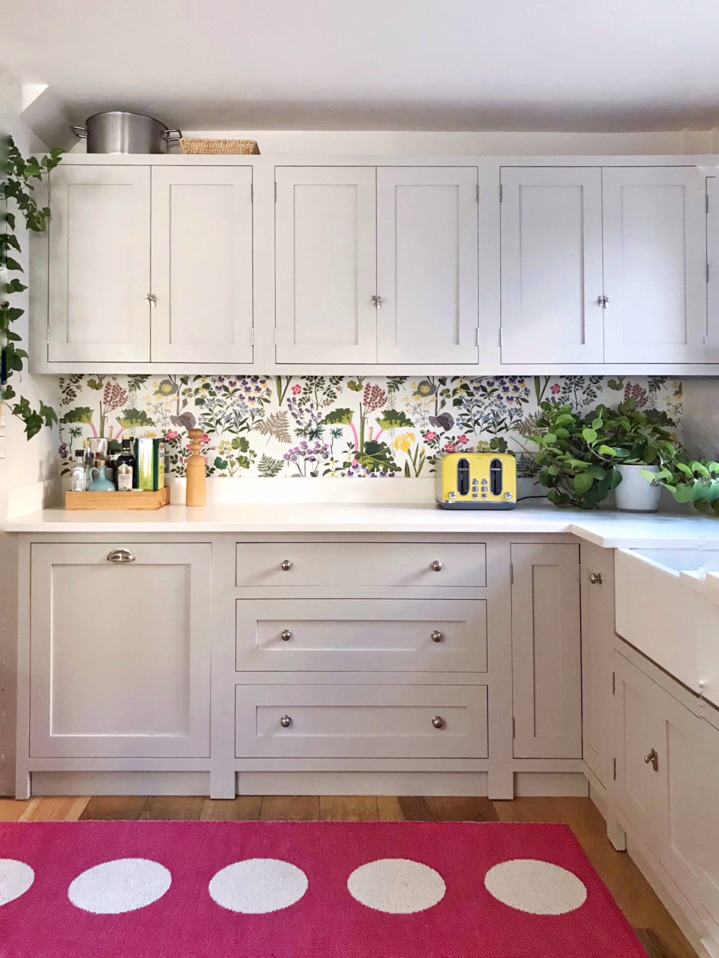Brighten Up Your Kitchen With Floral Wallpaper Nordic Living In Colour