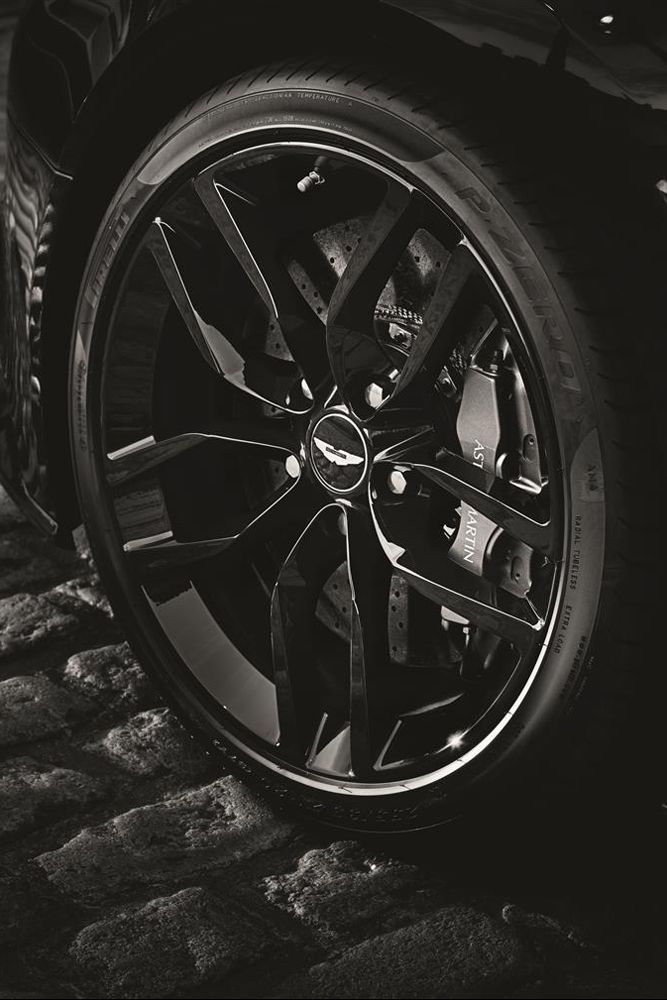 Aston Martin Vanquish Carbon Black Wheel