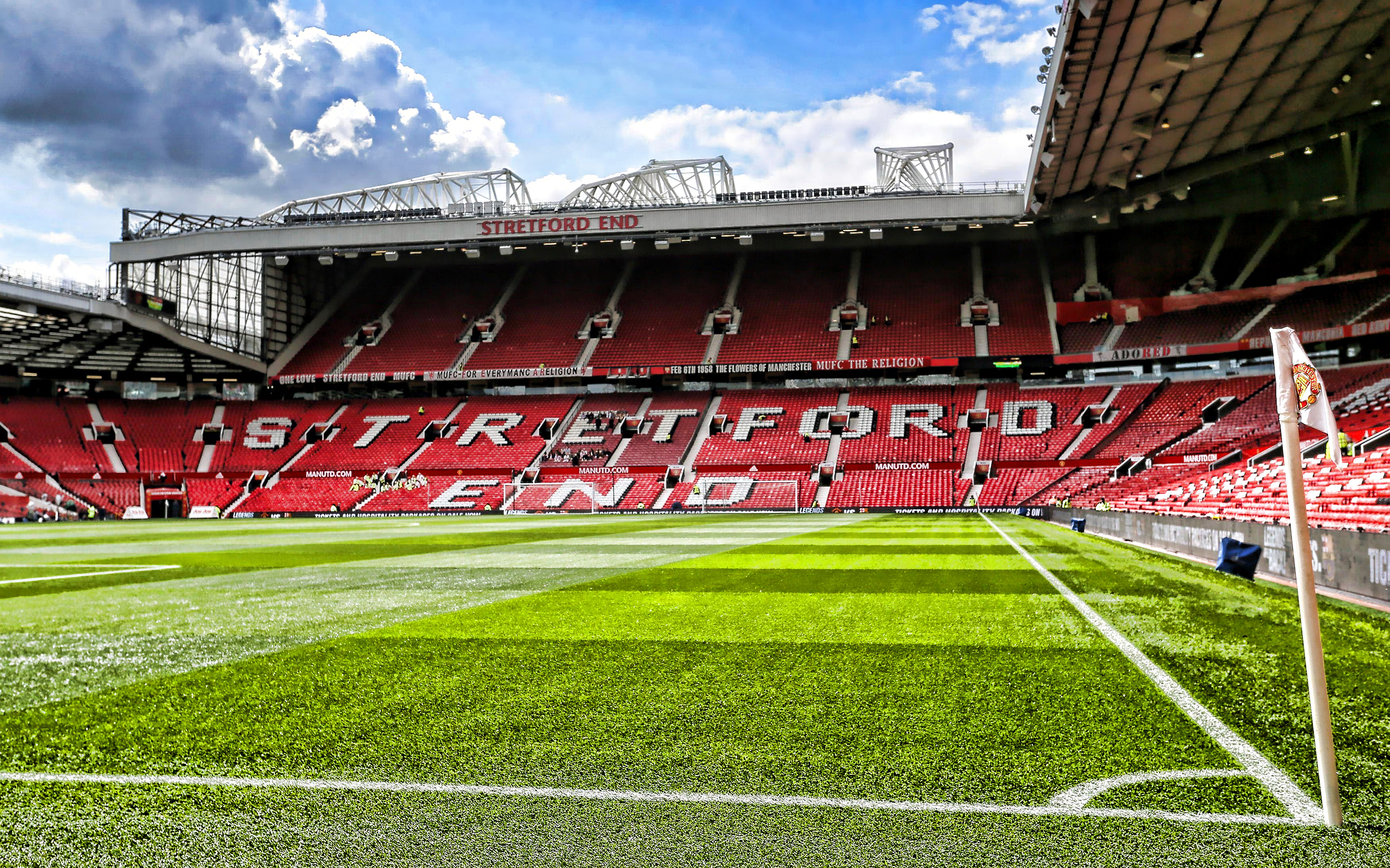 Những hình nền sân Old Trafford sẽ giúp bạn tận hưởng không gian tuyệt đẹp của sân vận động nổi tiếng này. Với chất lượng ảnh HD và những thiết kế tinh tế, hình nền sân Old Trafford sẽ đem lại cho bạn cảm giác như đang ở trên sân thực sự.