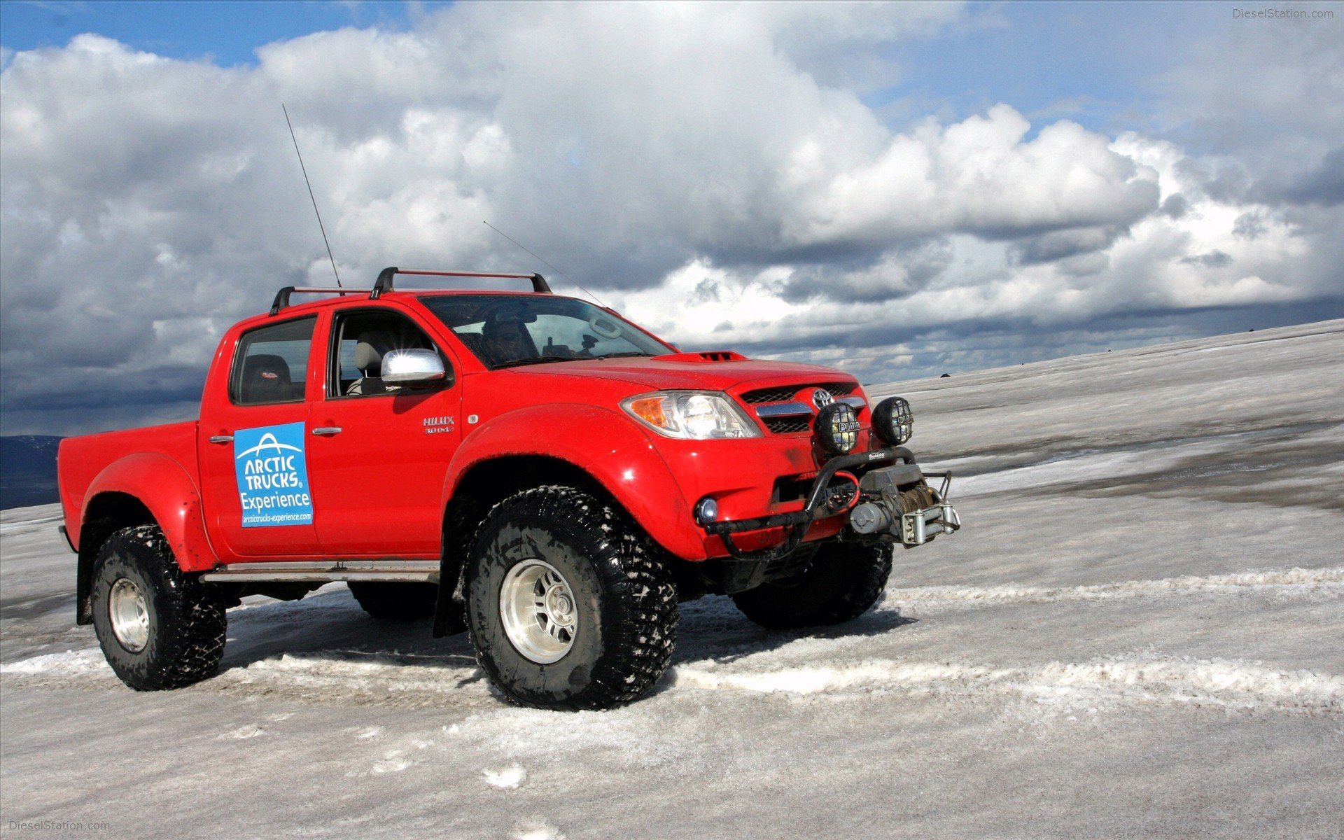 Toyota Hilux 2010 Widescreen Exotic Car Photo 05 of 10