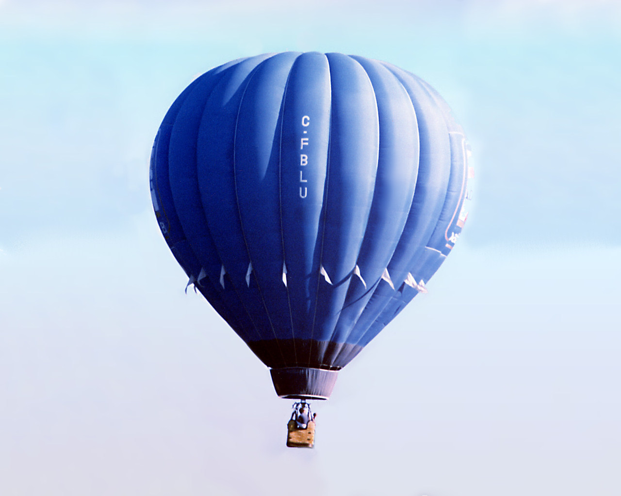 Blue Hot Air Balloon Desktop Wallpaper