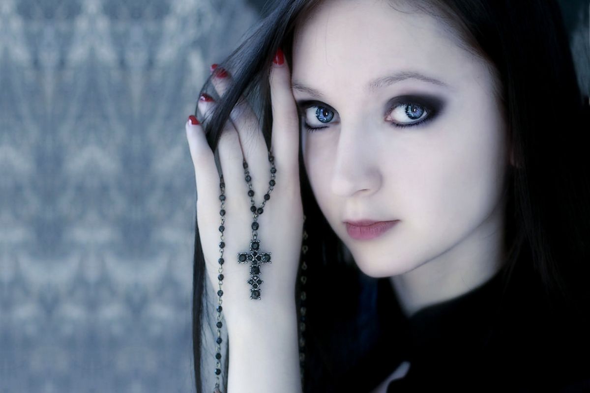 Gothic Girl Face Look Wallpaper