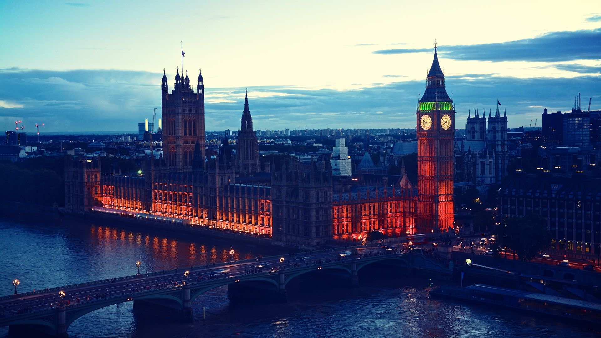 A breathtaking view of the Houses of Parliament and Big Ben illuminated at dusk in London, England