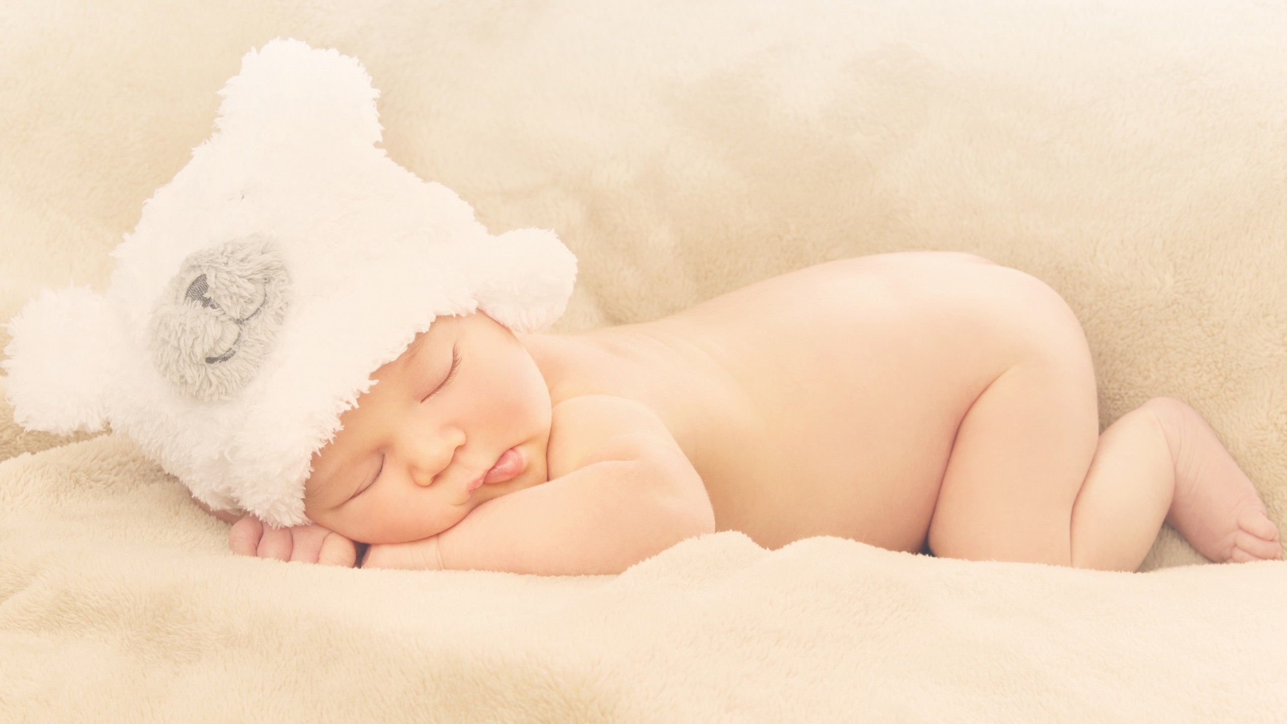 Newborn Baby Wallpaper