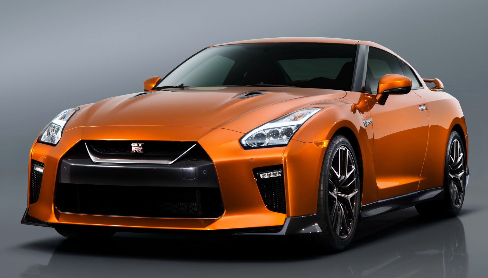 Can You Tell The New Nissan Gt R From Old One