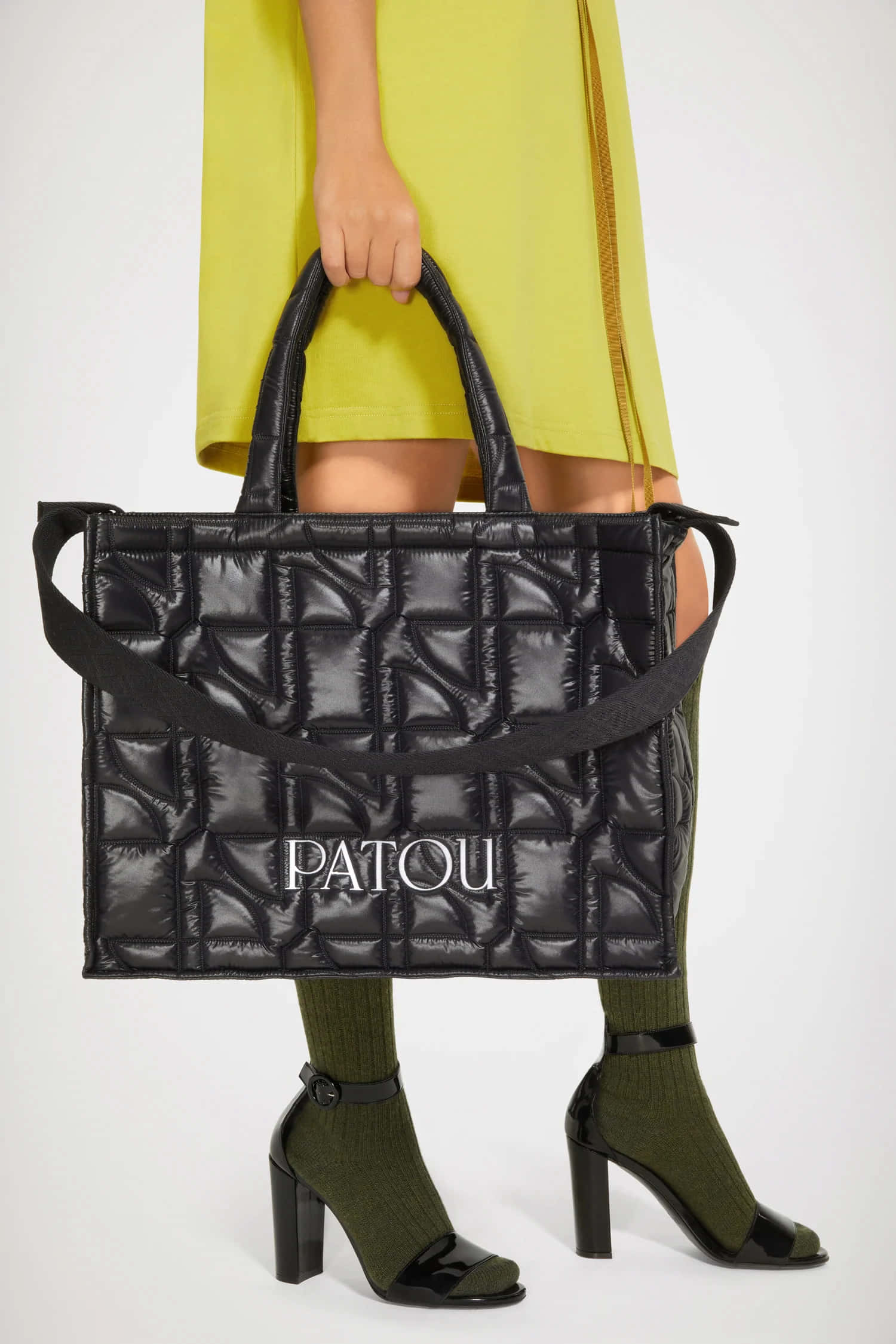 Patou Quilted Tote Wallpaper