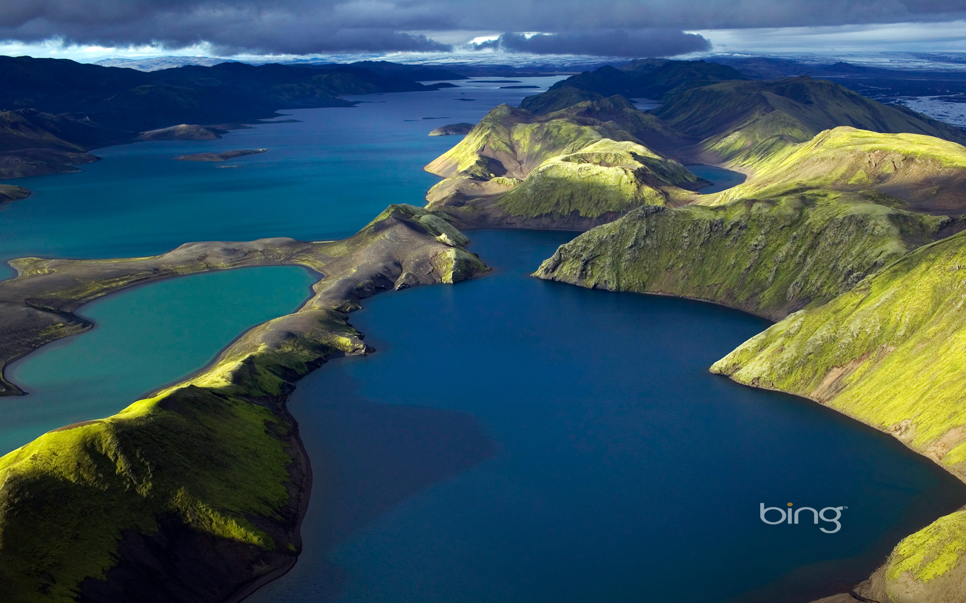 Bing picture. Bing картинки. Бинг валлпапер. Фотогалерея бинг. Озеро Langisjór.