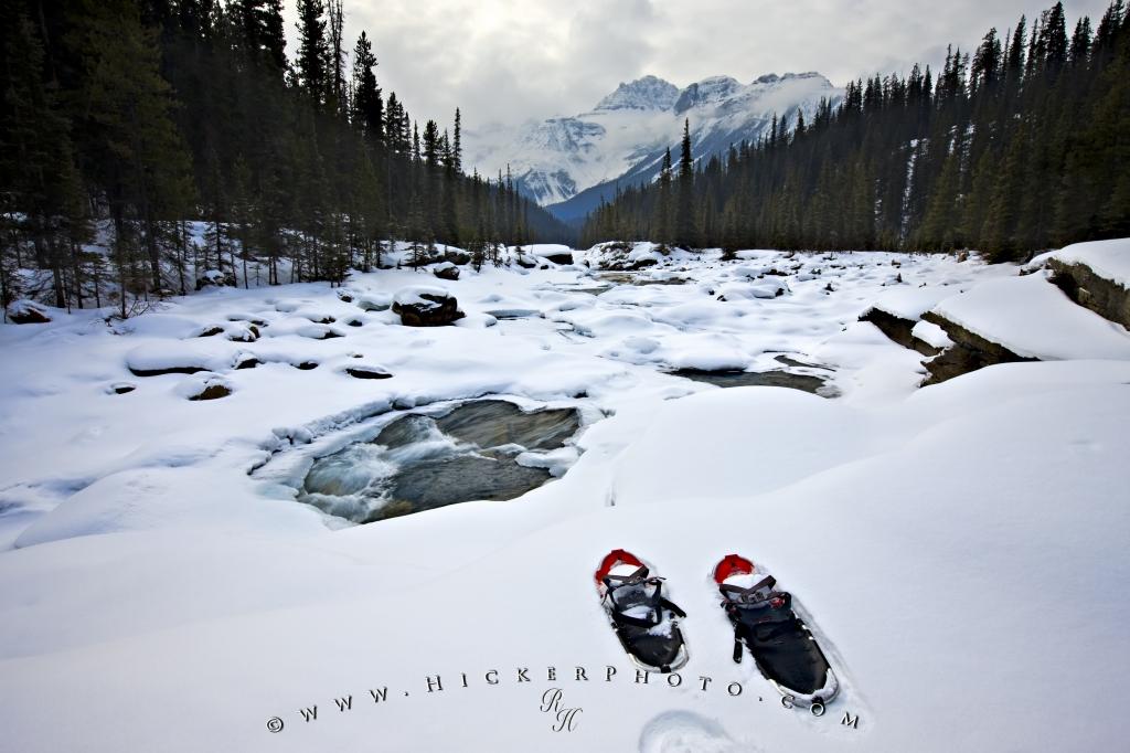 Wallpaper Background Winter Activity Snowshoeing Rocky Mountains