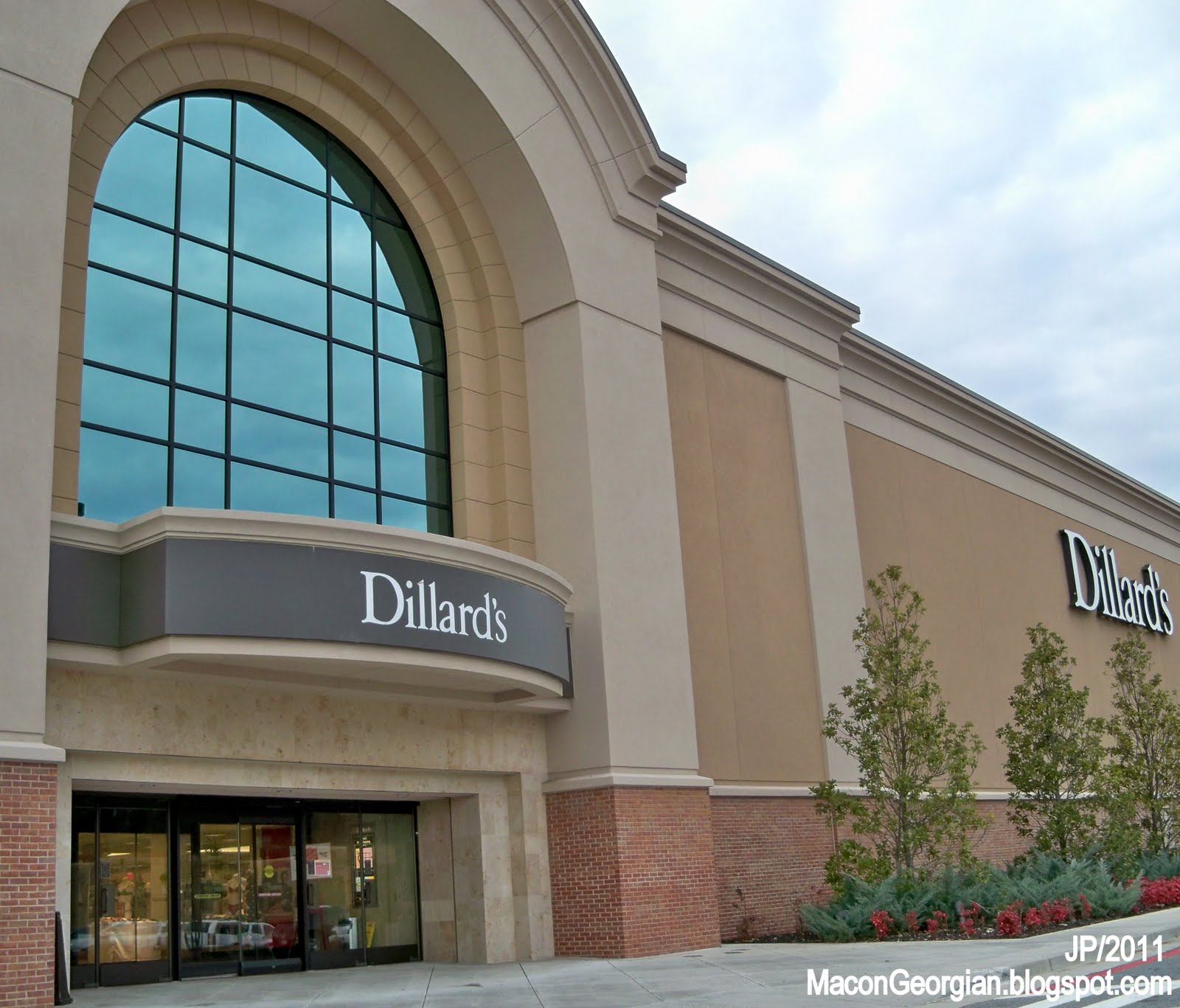 Free download Great Lakes Crossing Outlets [575x380] for your Desktop