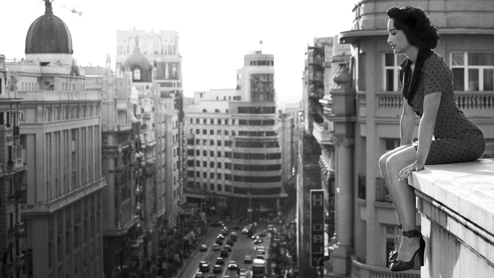 Vintage Monochrome Urban Building City Wallpaper HD
