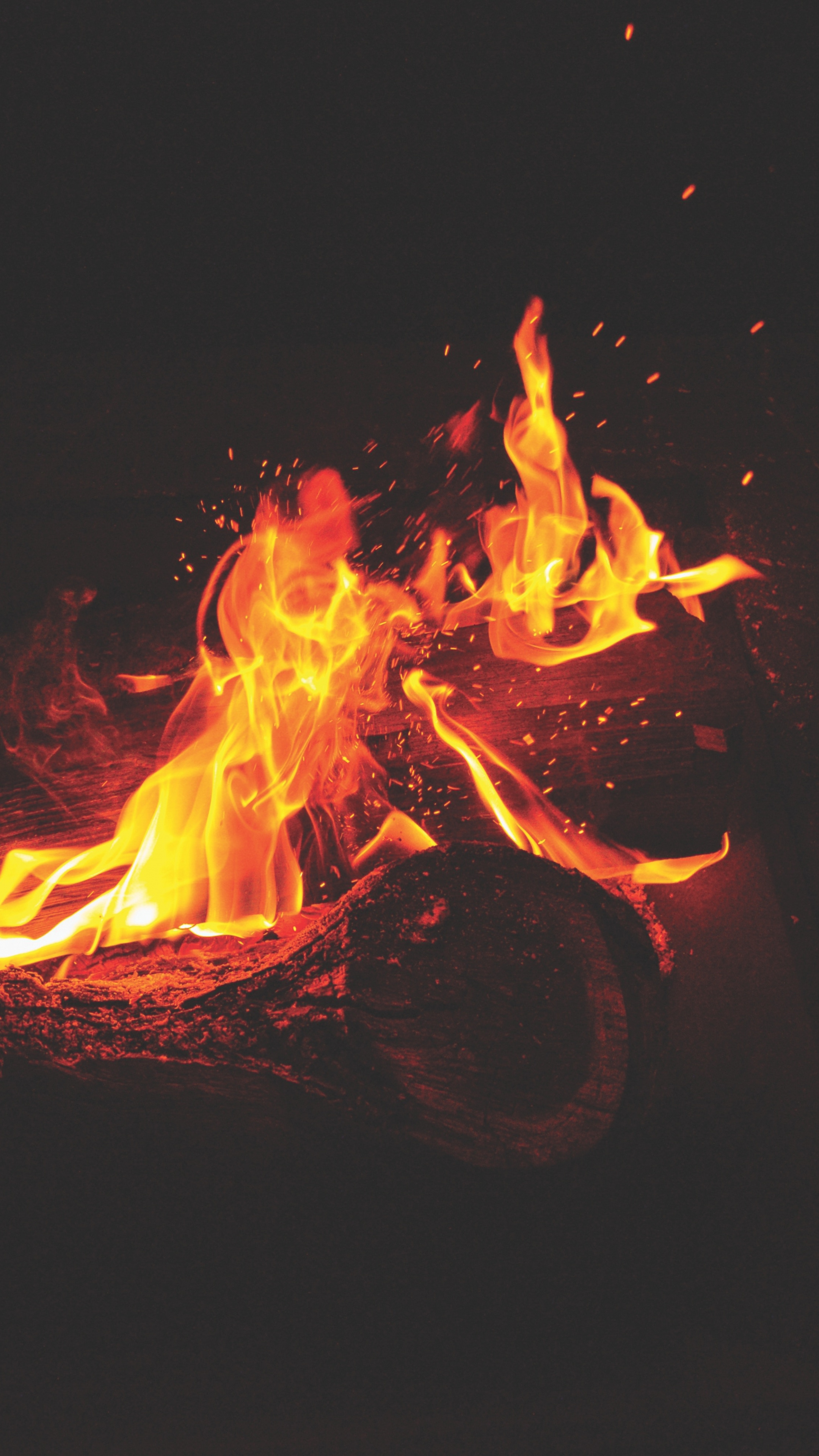 Wallpaper Bonfire Flame Night 4k