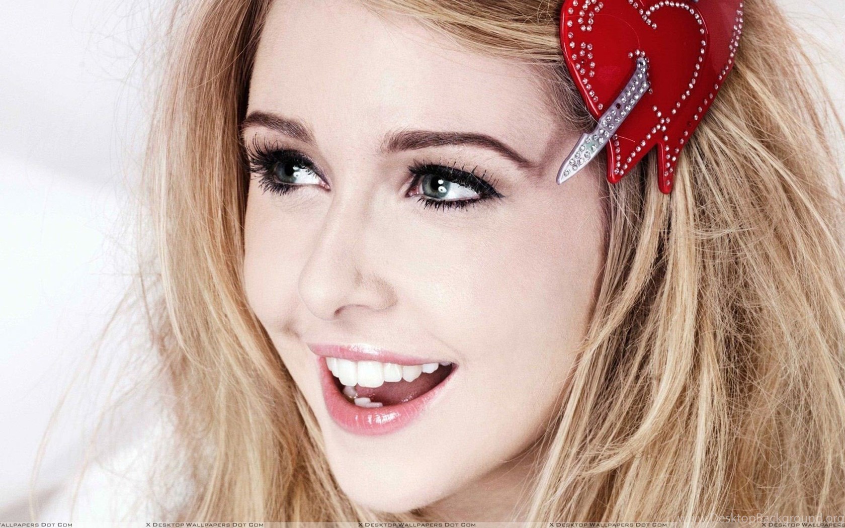 Wallpaper Teen Sweet Smiling Girl Face Closeup