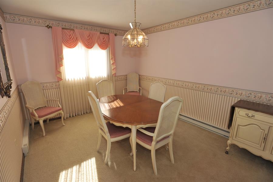 Is Wall Border For Dining Room Outdated