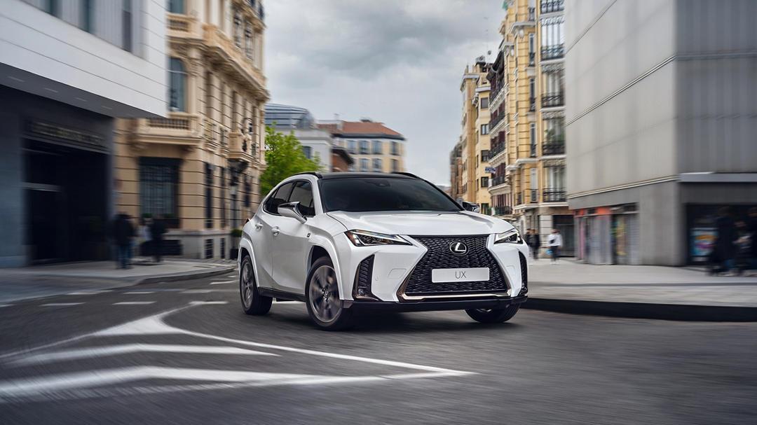 Refreshed Lexus Ux 250h Awd Adds Performance Multimedia