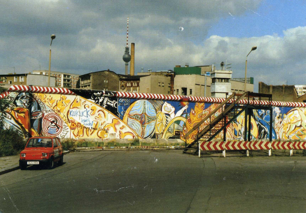 De Berlin The Wall Wallpaper Le Mur
