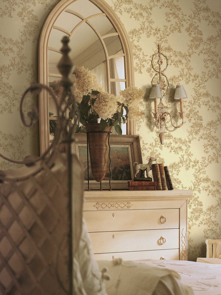 Elegant Toile Wallpaper For The Bedroom From Designer Shand Kydd