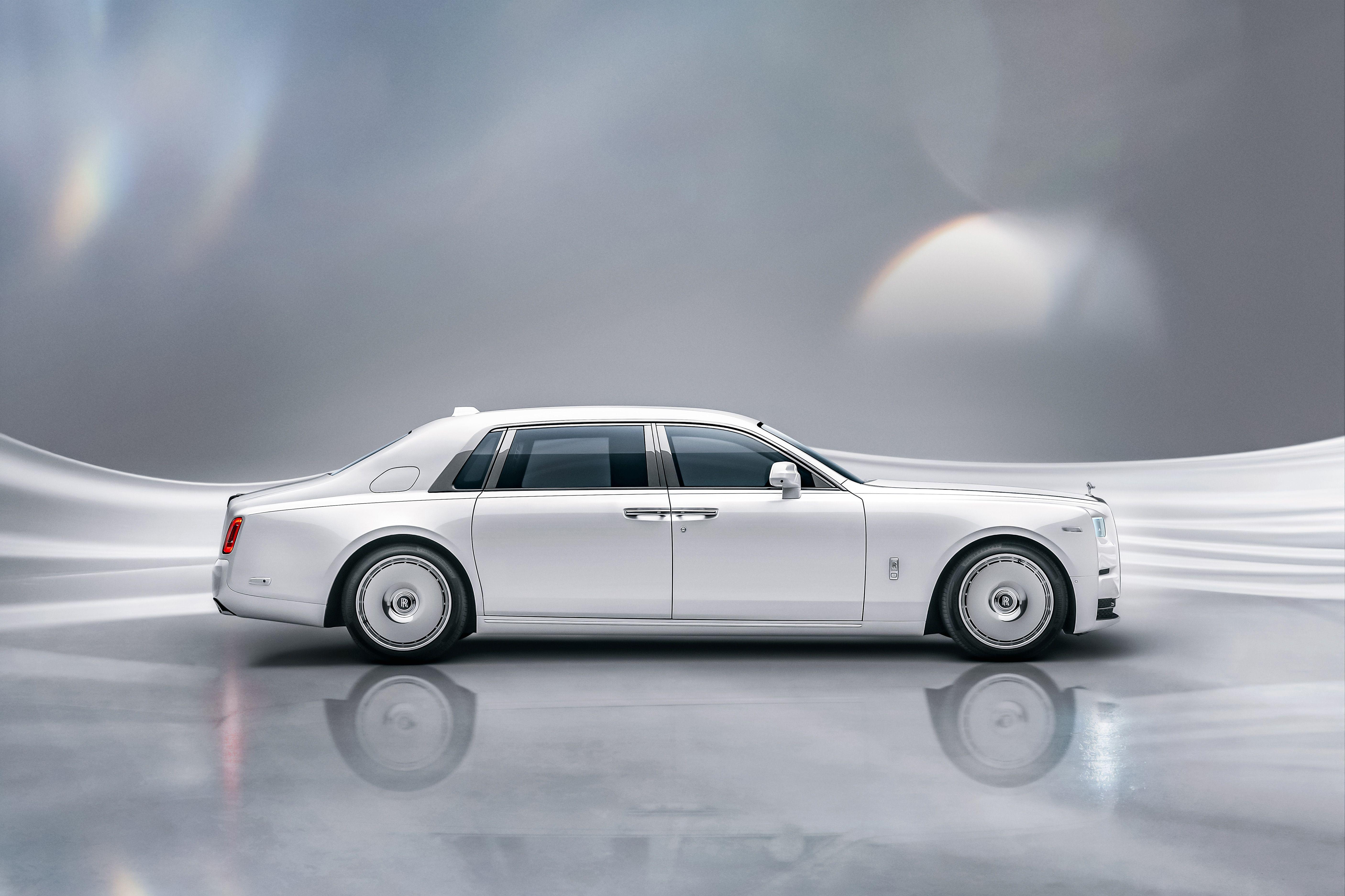 Rolls Royce Updates The Phantom Debuts Platino