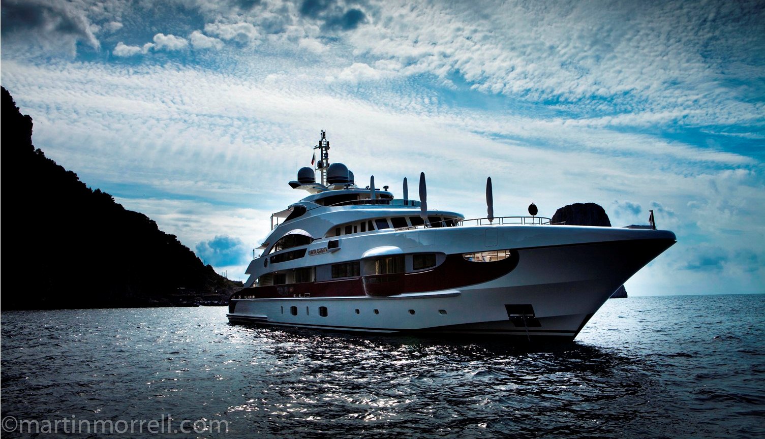 Motor Yacht Quinta Essential HD Wallpaper