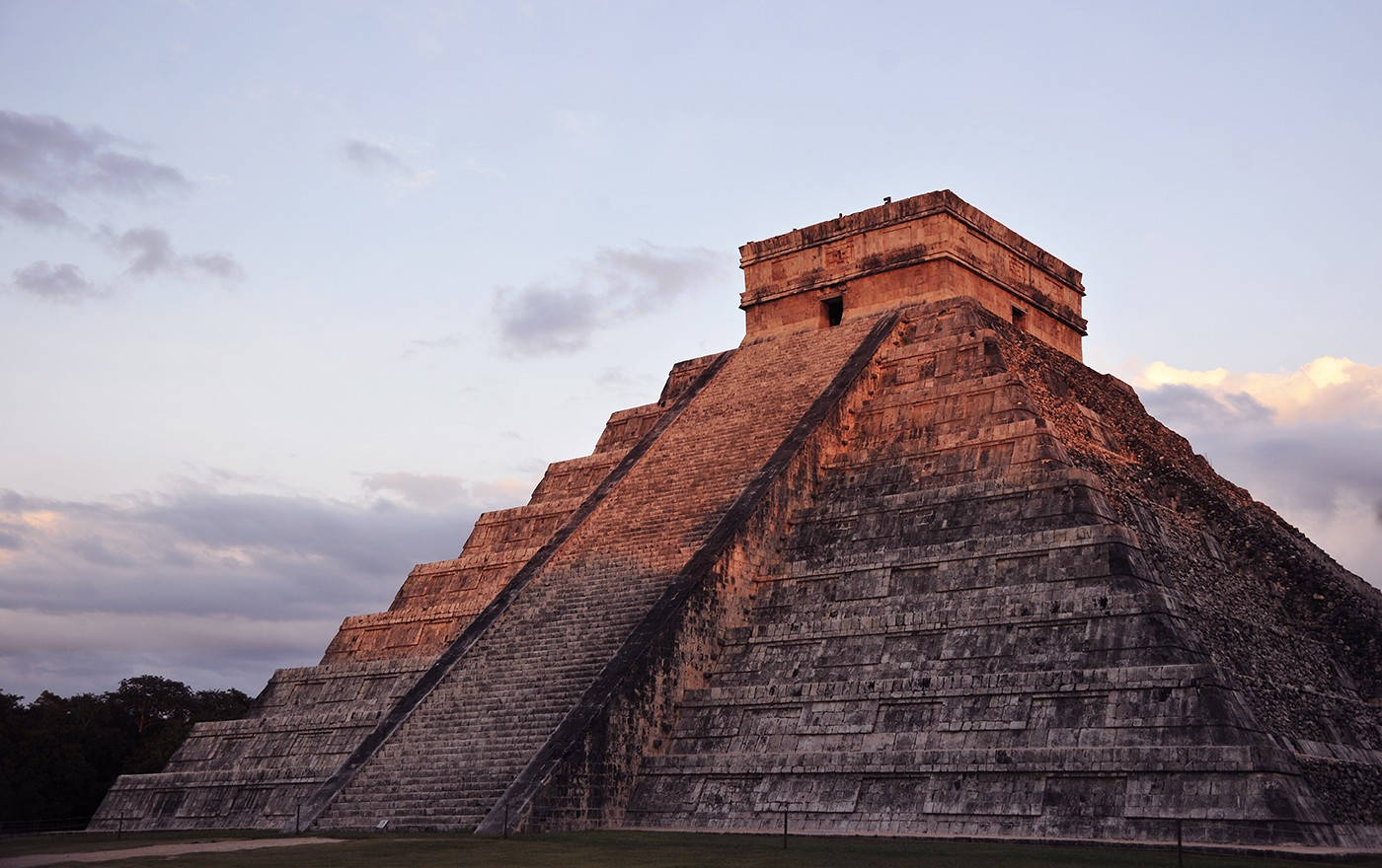 Chichen Itza Sunset Glow Osl7jwptwzbut7zp Wallpaper