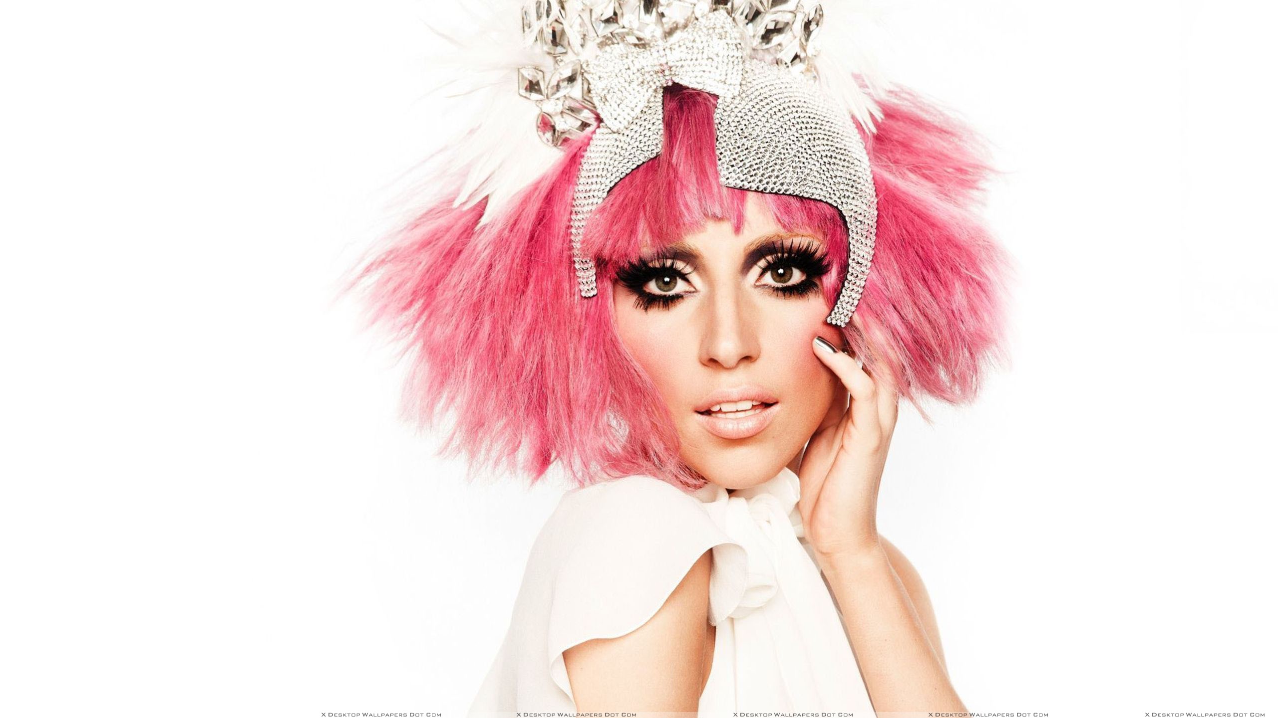Lady Gaga Pink Hair And A Lovely Crown On Head