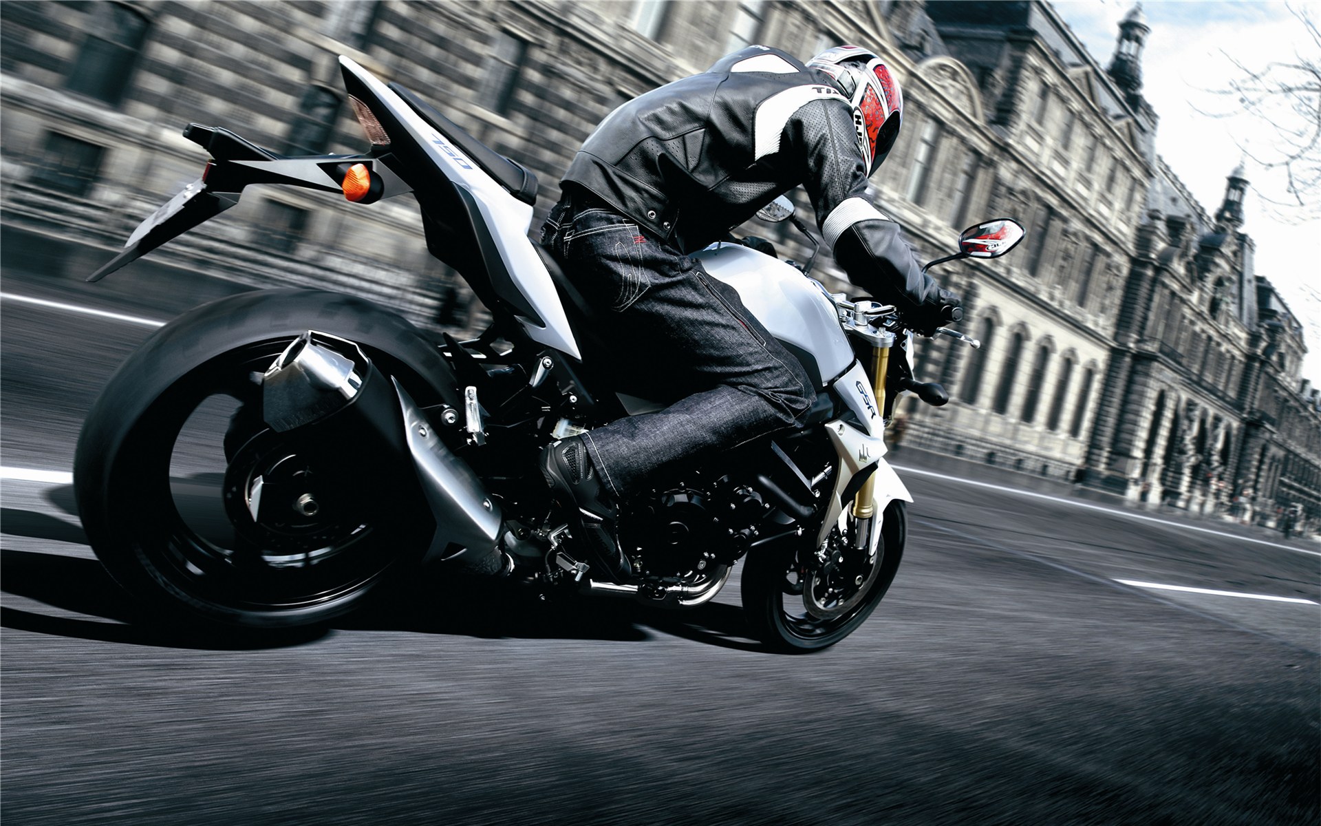 Suzuki Wallpaper Group