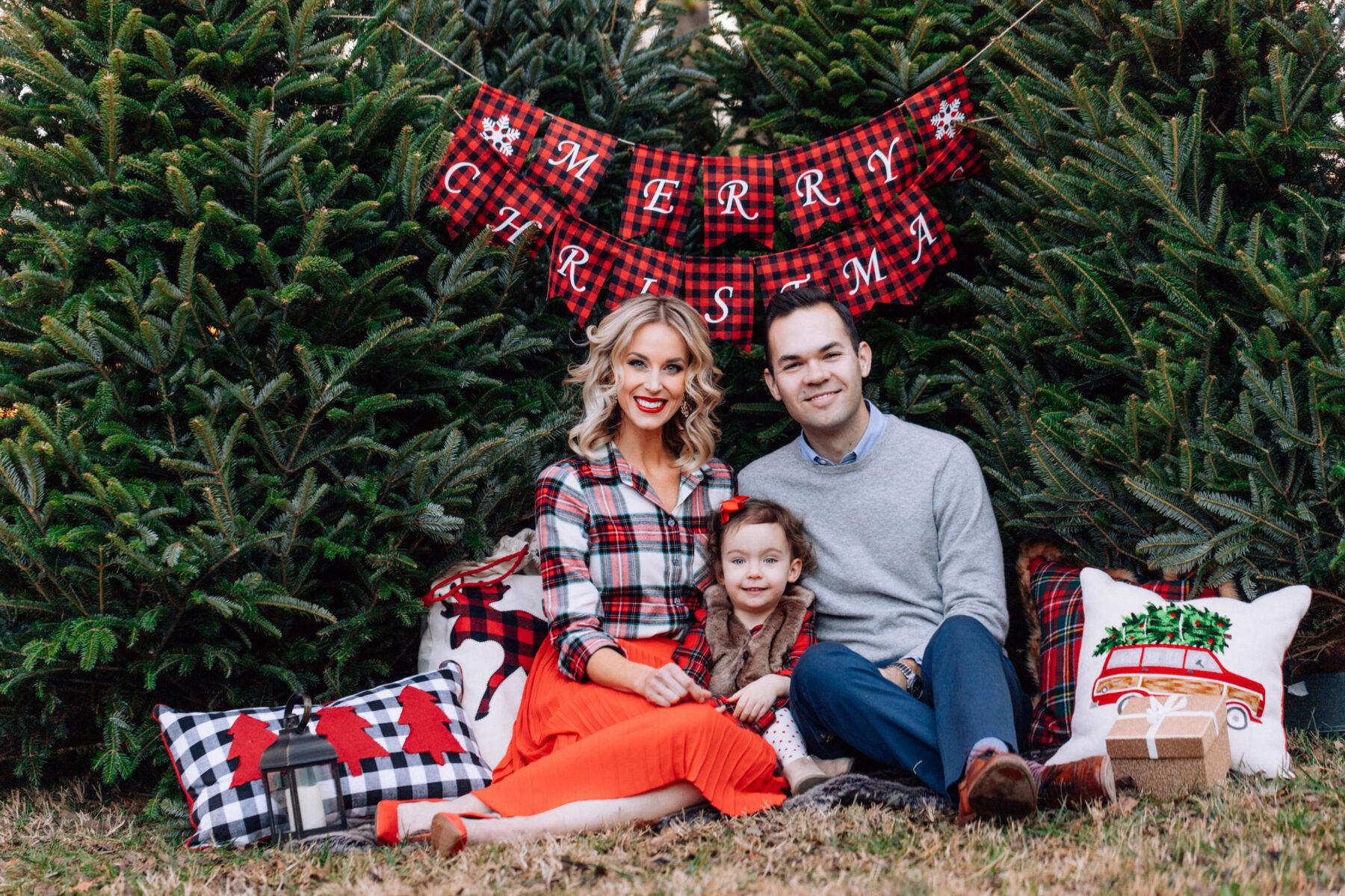 What To Wear For Family Christmas Tree Farm Photos Straight A Style
