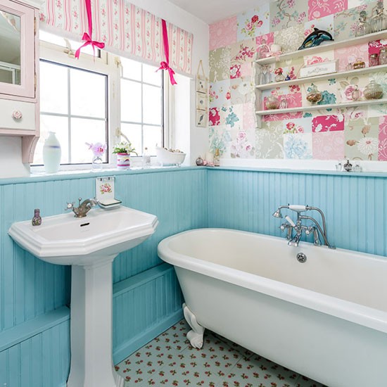 bathroom with pink patchwork wallpaper Country bathroom design ideas 550x550