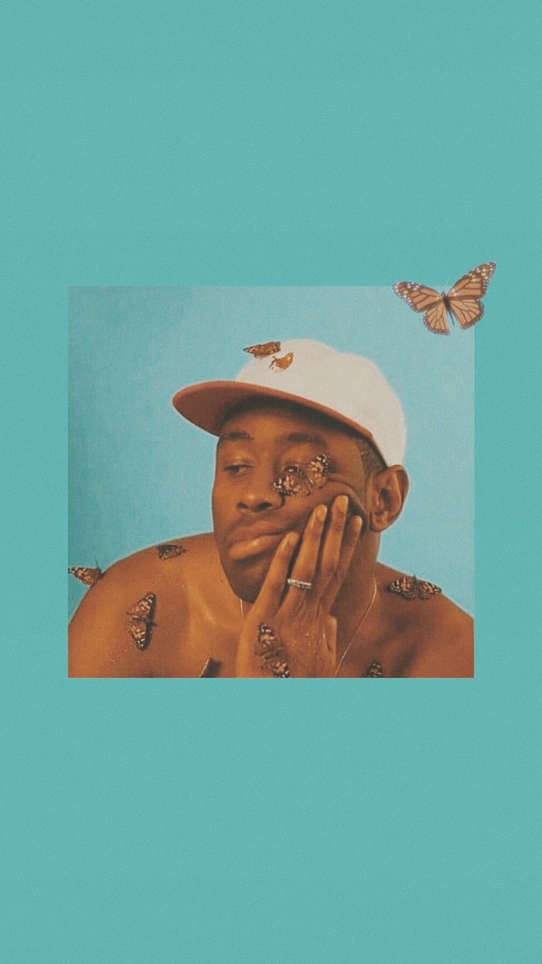 Courtney On Art In Wallpaper