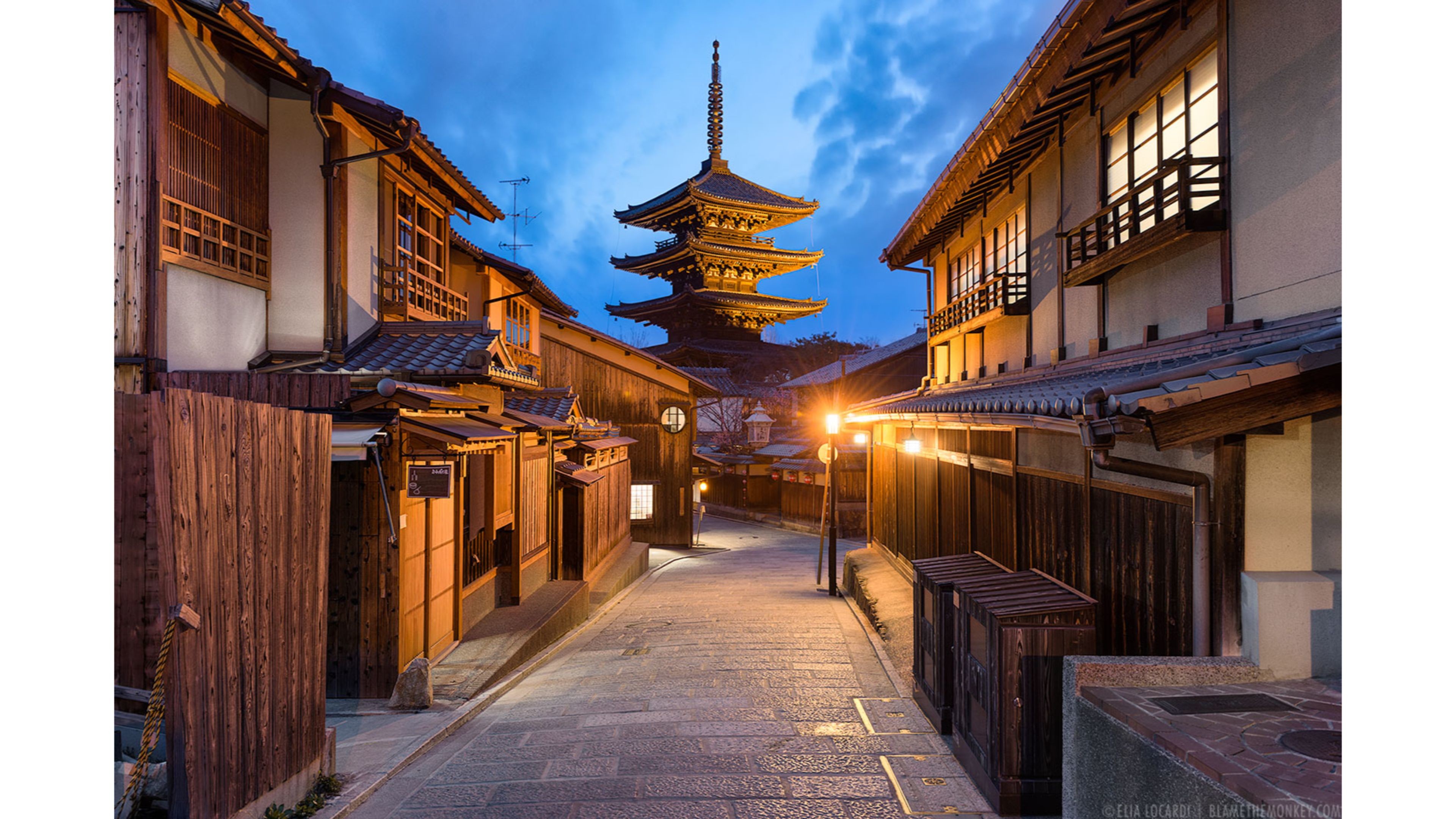 A picturesque 4k wallpaper of a traditional Japanese street at dusk, leading to a beautifully lit pagoda