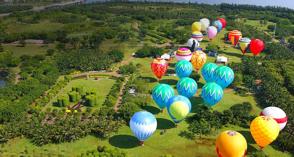 Fertile Island Of Love The Annual Hot Air Balloon Festival In Haikou