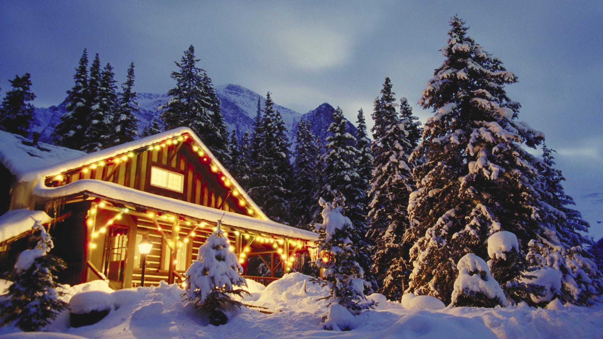 Mountain Chalet Christmas Time Desktop Wallpaper