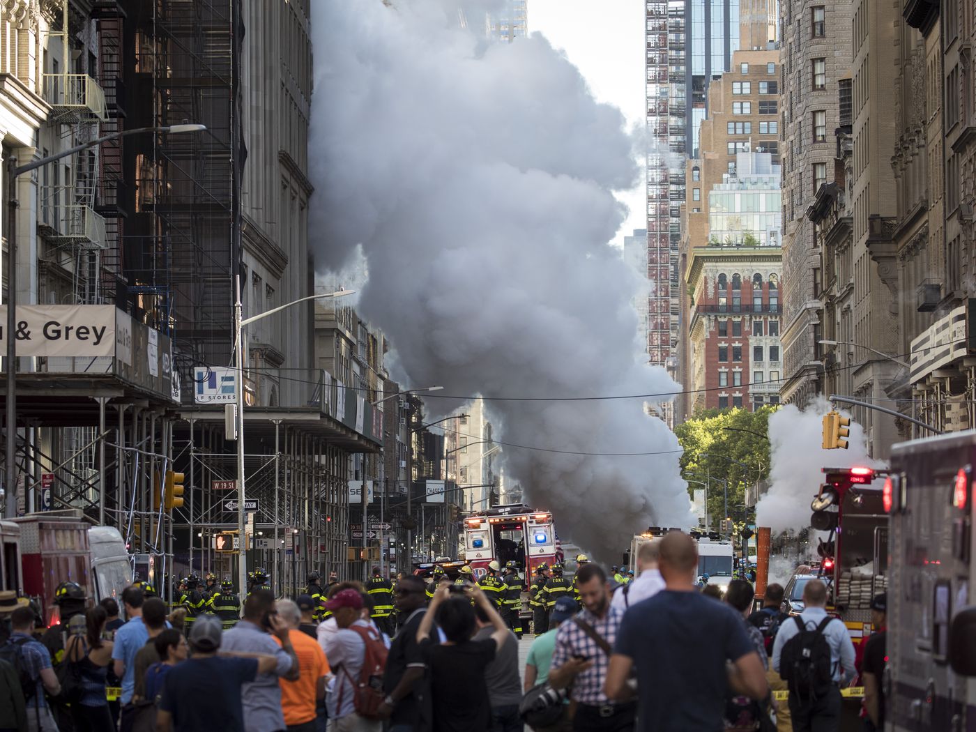 After Nyc Steam Pipe Explosion Fifth Avenue Slowly Returns To