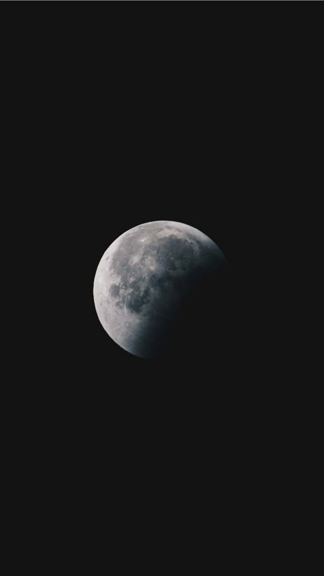 Round White Moon iPhone Wallpaper