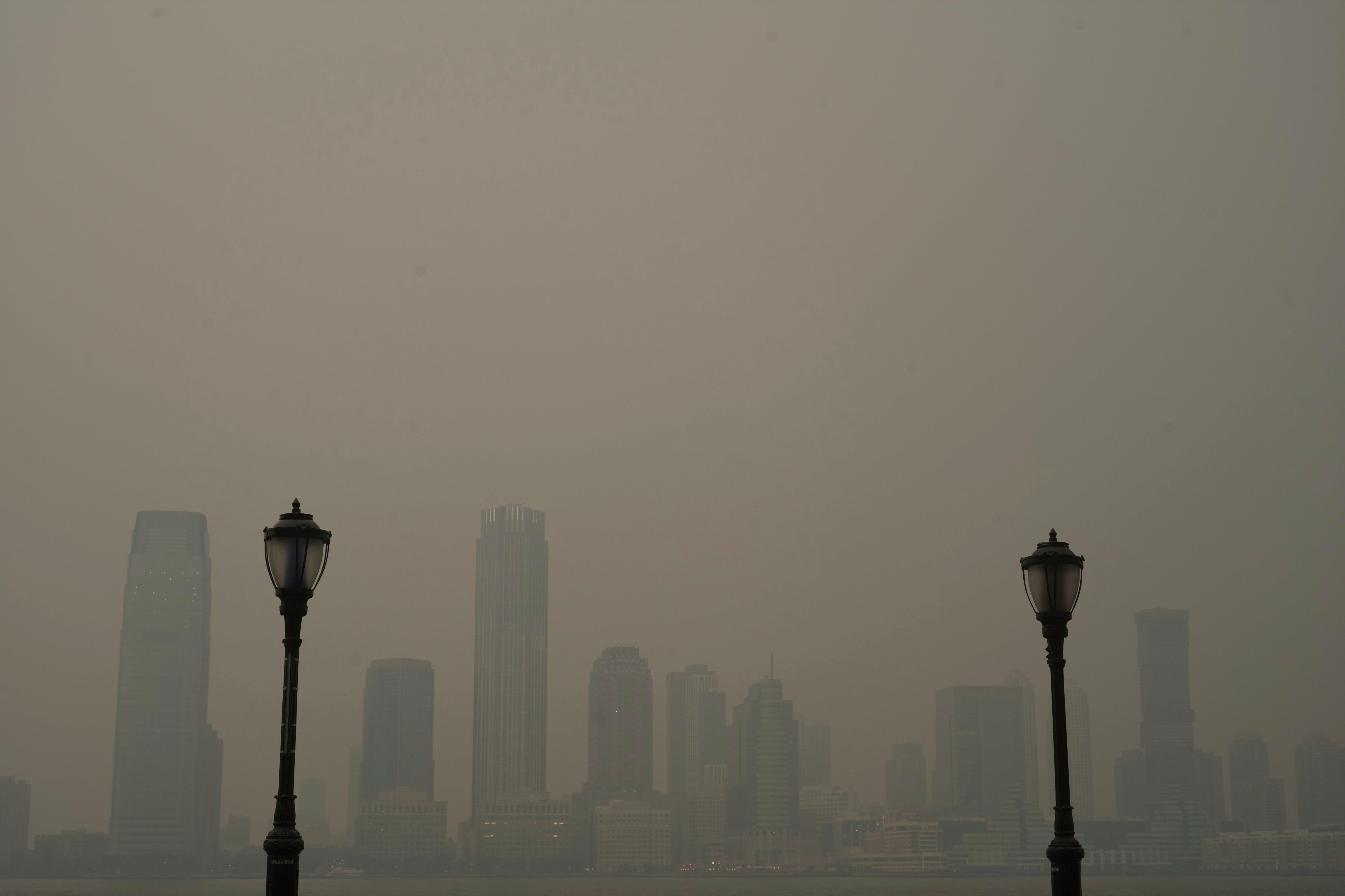 Apocalyptic Photos Capture Smoky Haze Blanketing New York City