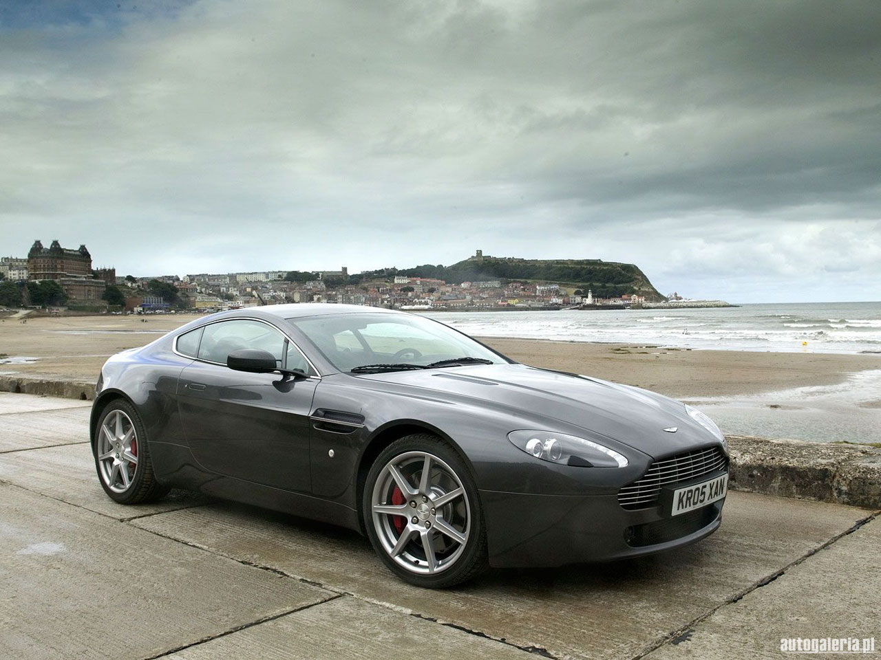 Supercars Wallpaper Aston Martin V8 Vantage
