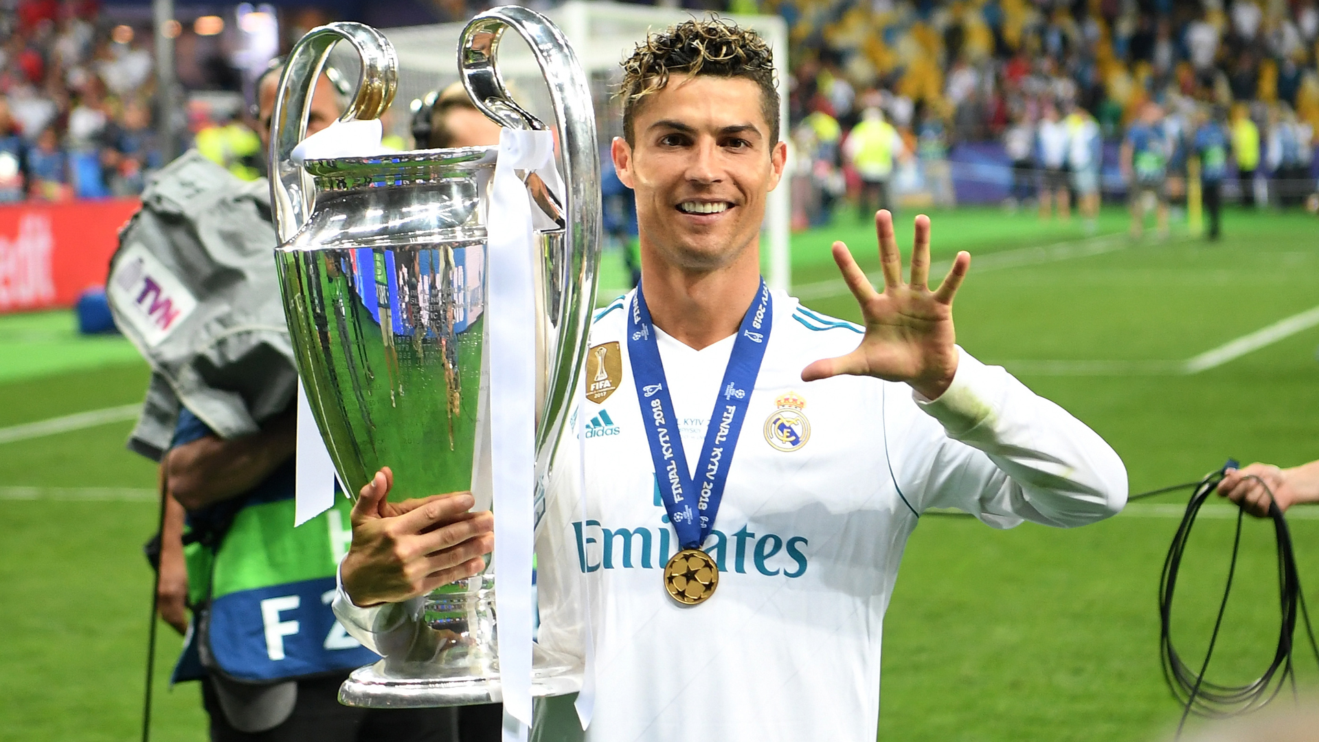  40 Cristiano Ronaldo With UCL Trophy Wallpapers WallpaperSafari