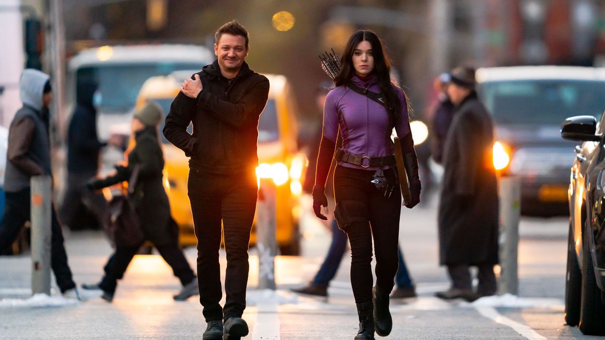 First Hawkeye Set Photos Hailee Steinfeld In Costume And Her Dog