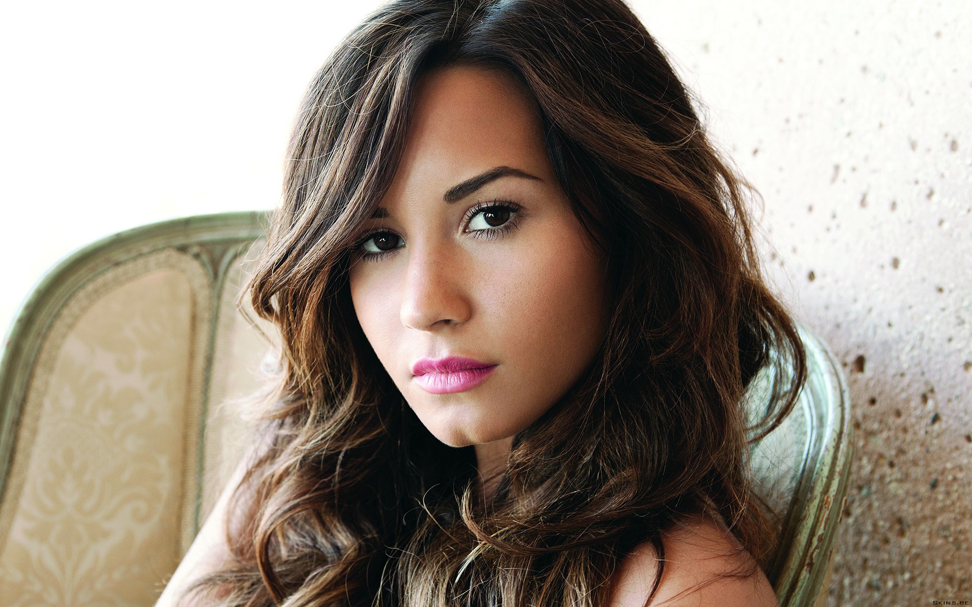 Demi Lovato HD Desktop Wallpaper