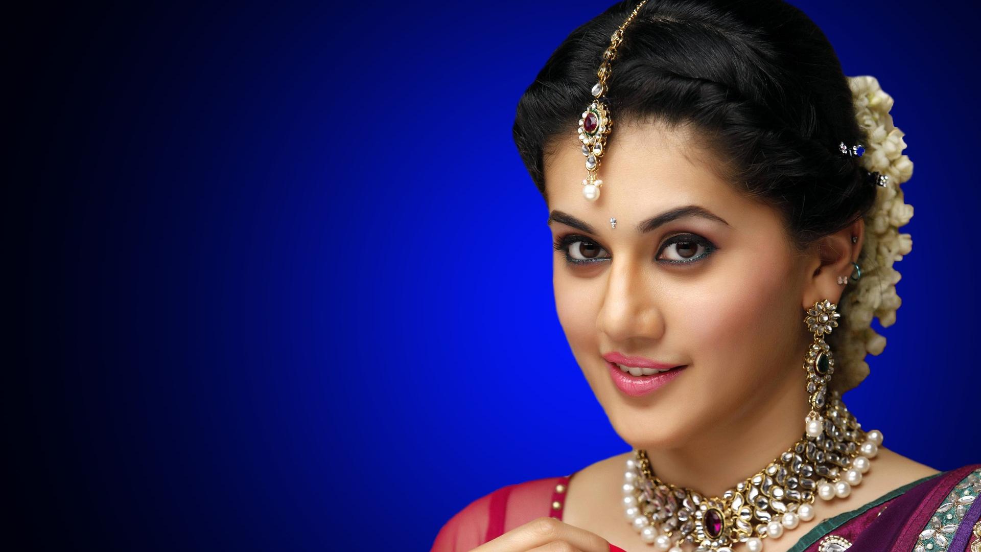 South Indian Actress Taapsee Pannu HD Wallpaper