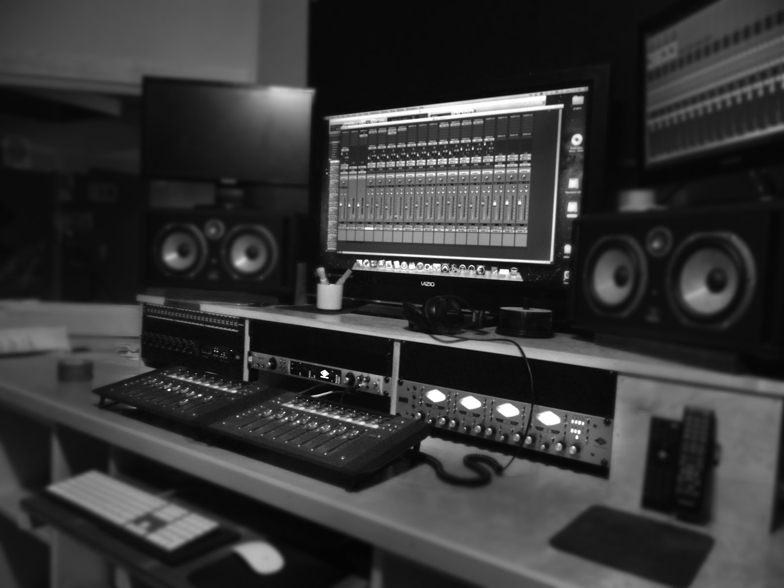 Recording Studio Wallpaper Sine wave recording studio
