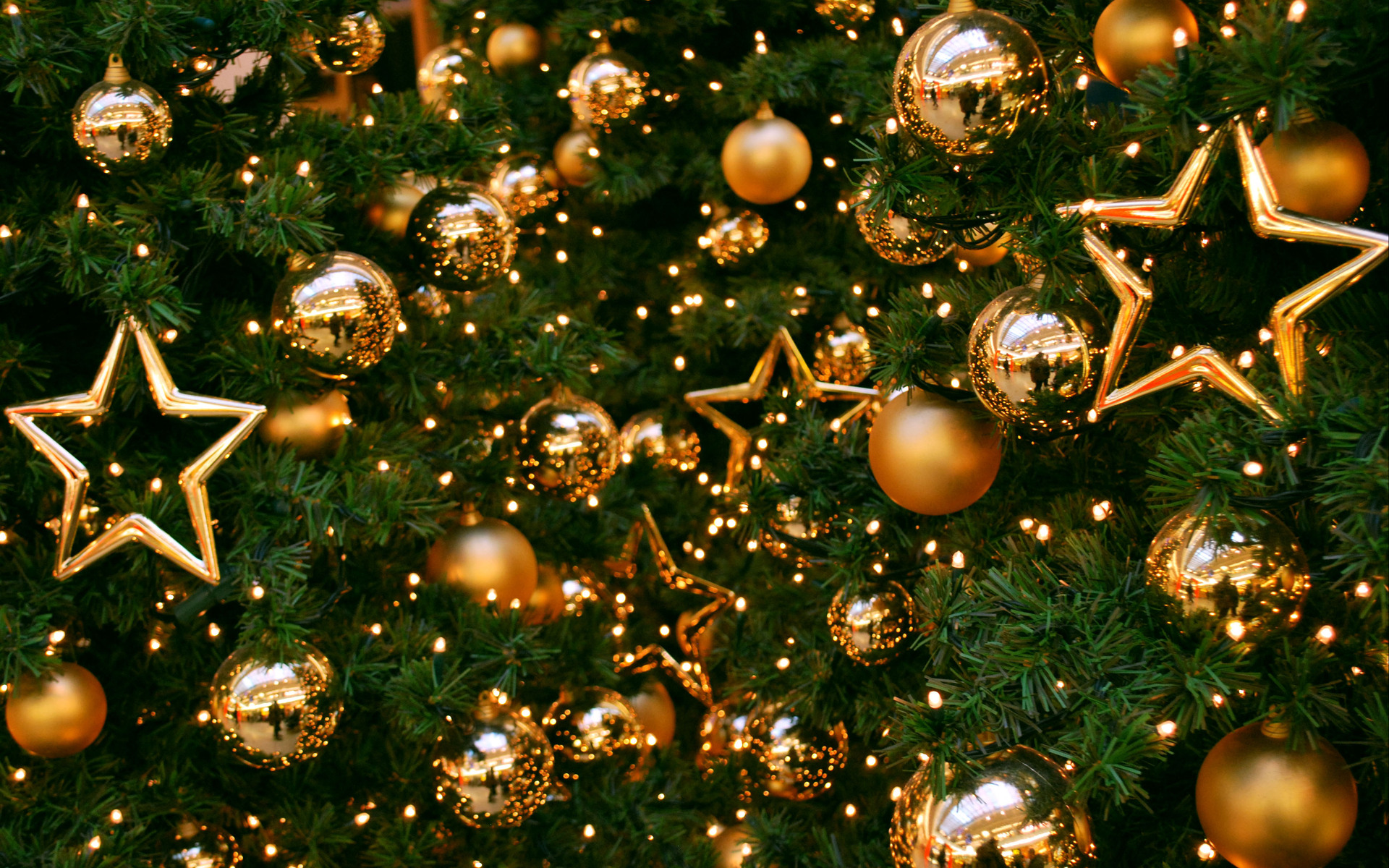Holiday Christmas Ornaments Wallpaper