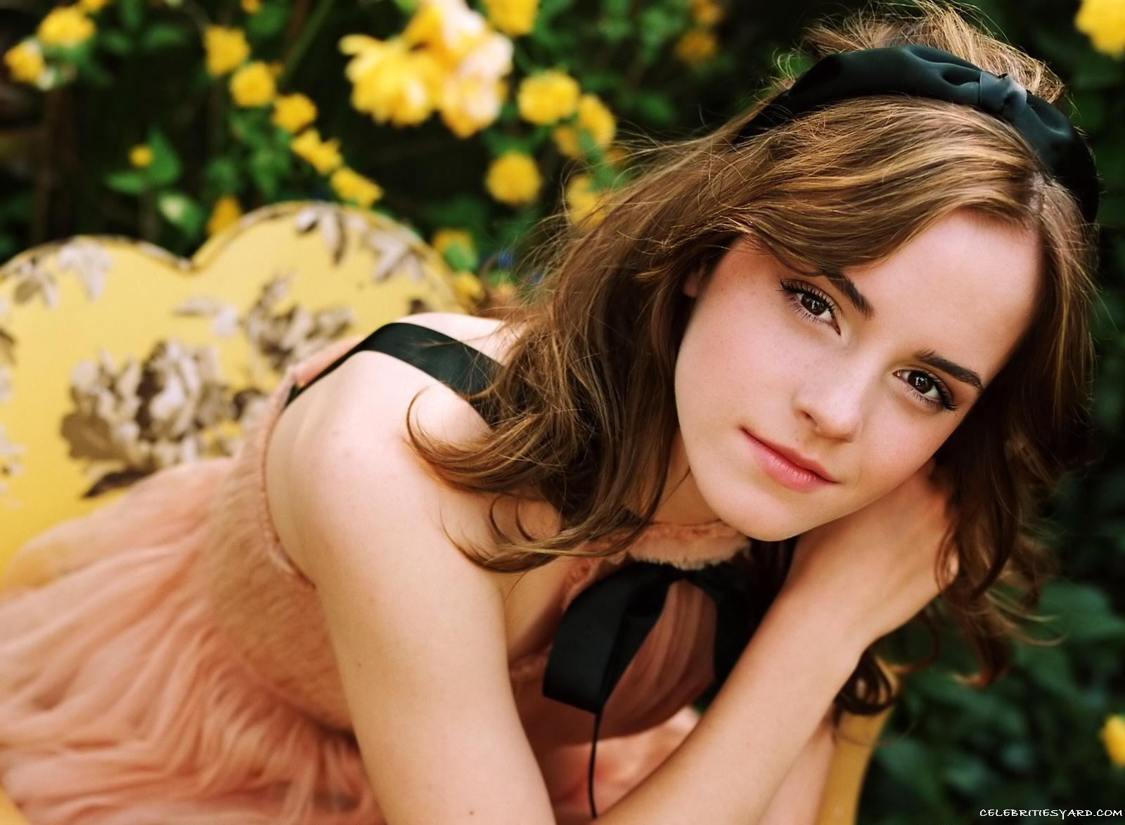 Onfolip Emma Watson Wallpaper
