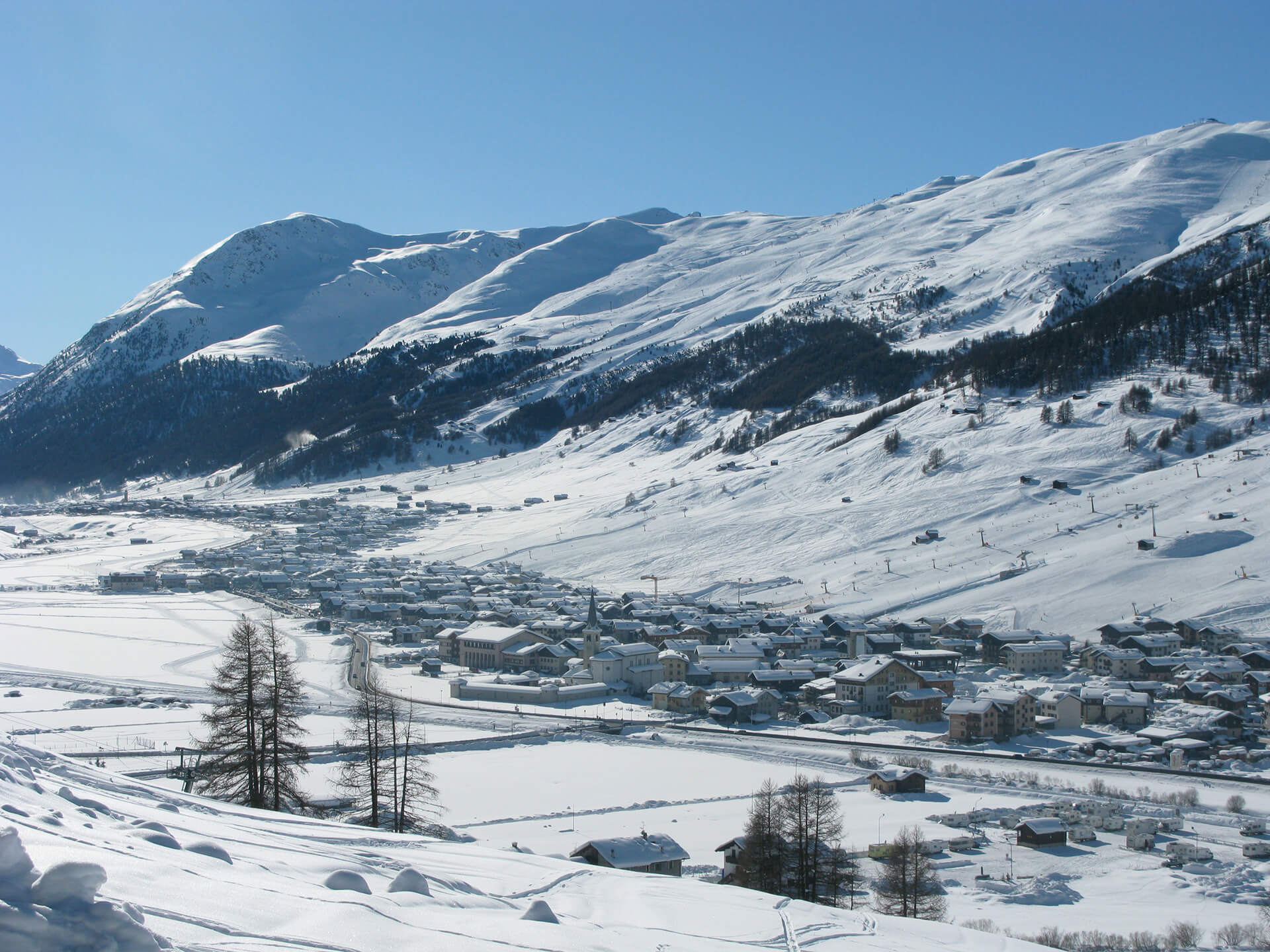 Alpen White Travel Agency In Livigno