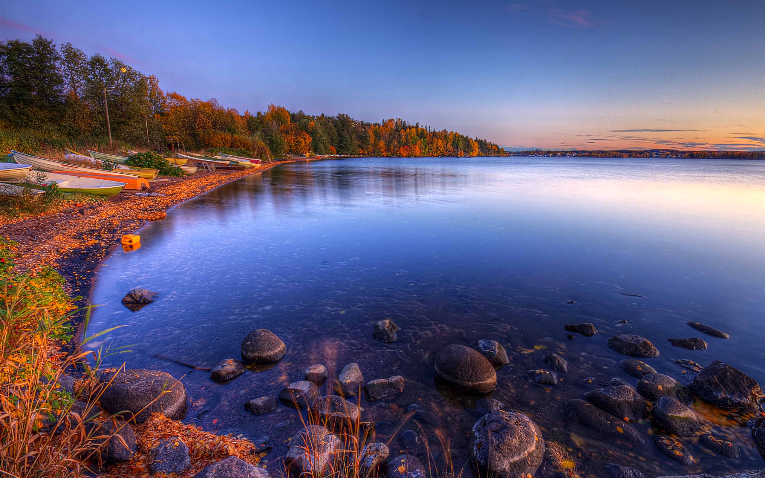 Beautiful Autumn Wonderland Lake Scenery And Pleasant