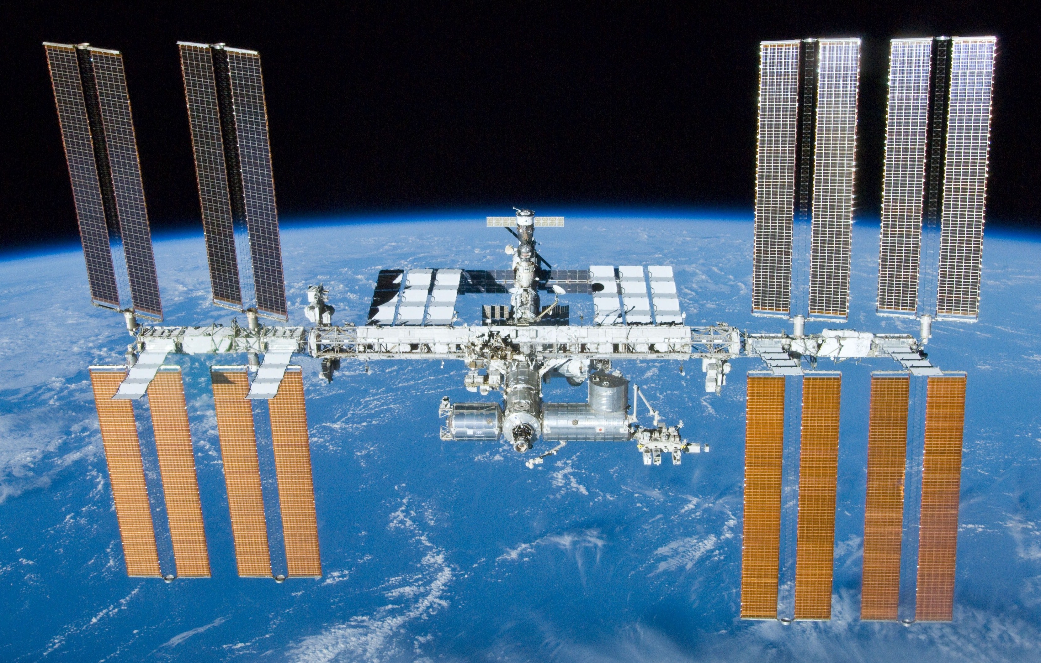 Iss Photos And Wallpaper Earth