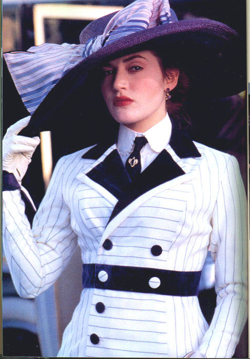 Kate Winslet In Titanic Wallpaper