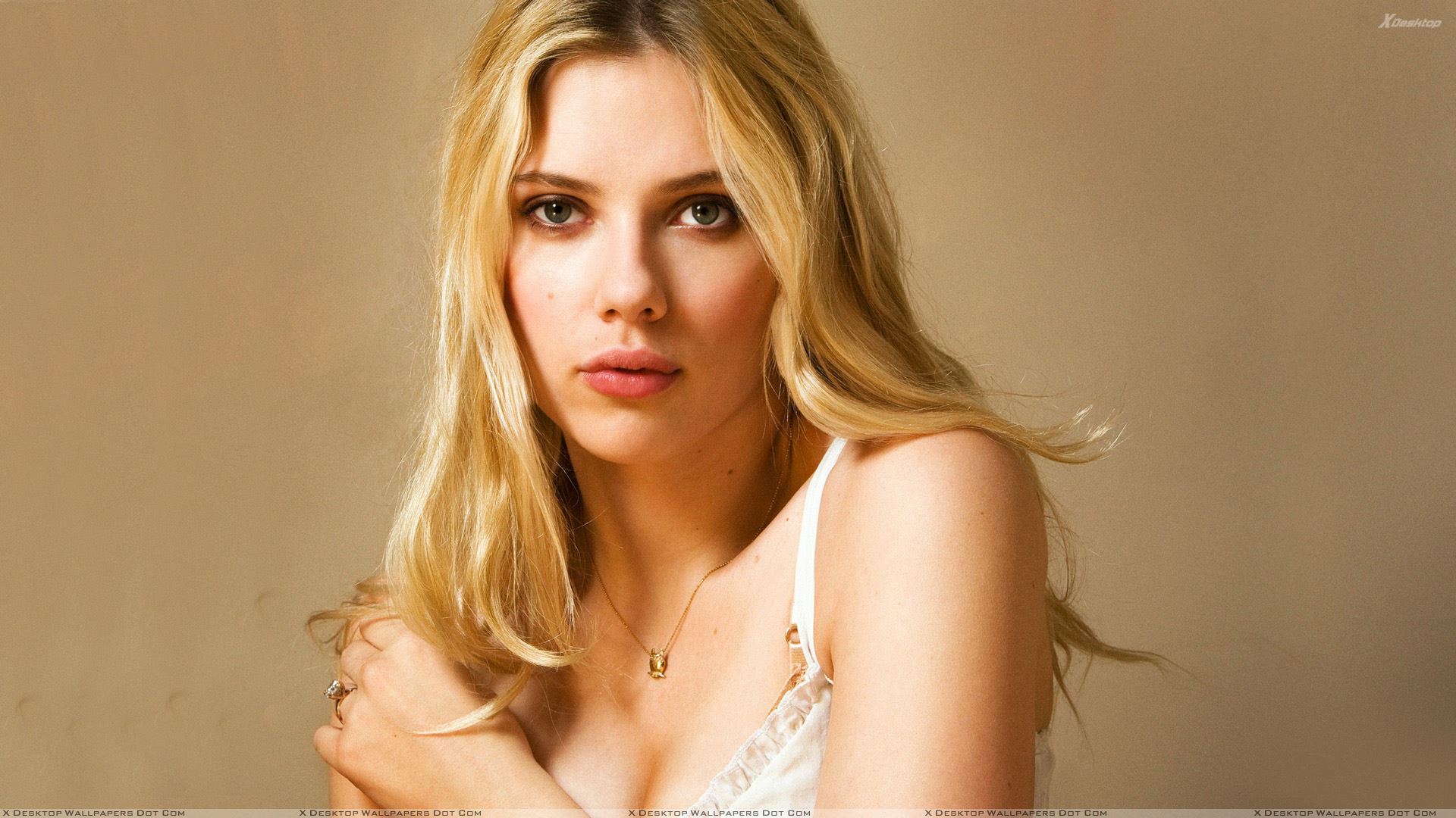 Scarlett Johansson Looking At Camera Front Pose Wallpaper